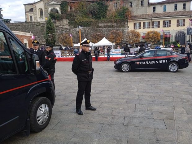 controlli carabinieri cantù