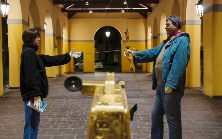 Le statue di Rosa e Olindo realizzate dall'artista lecchese Nicolò Tomaini