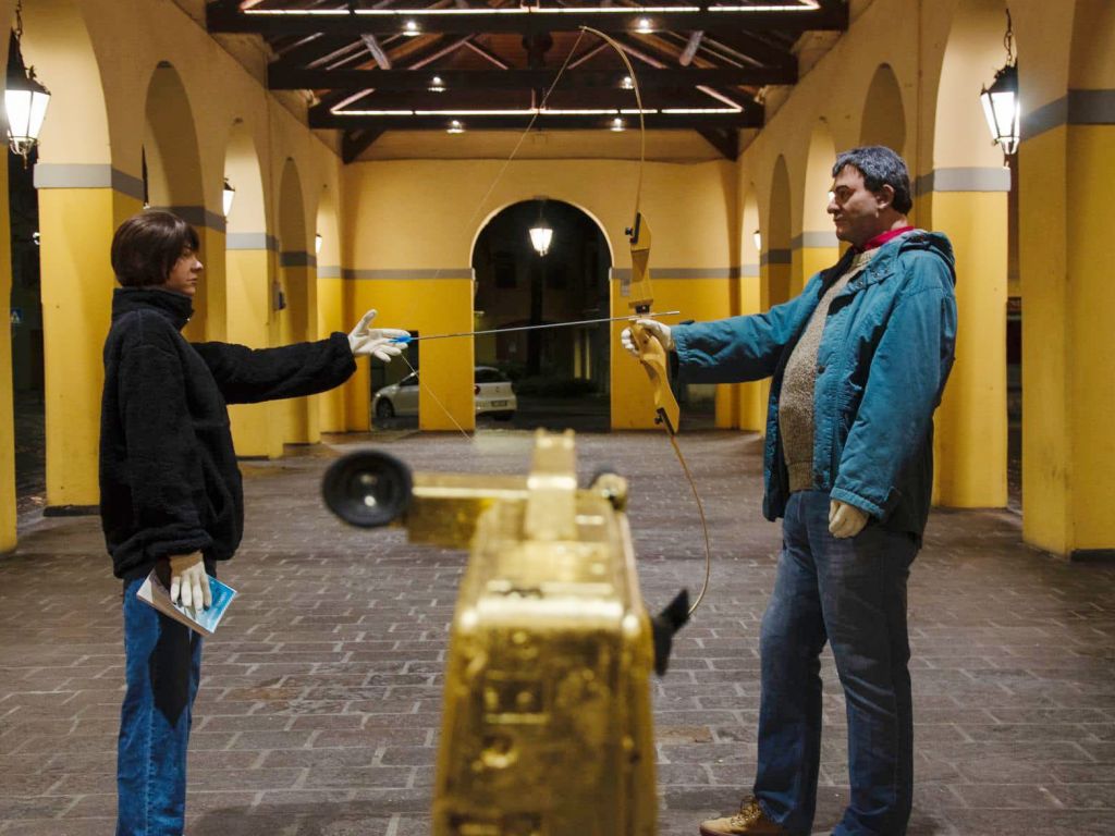 Le statue di Rosa e Olindo realizzate dall'artista lecchese Nicolò Tomaini