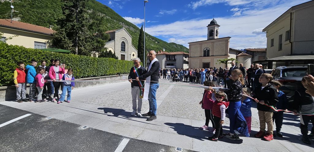 Suello inaugurazione della nuova piazza