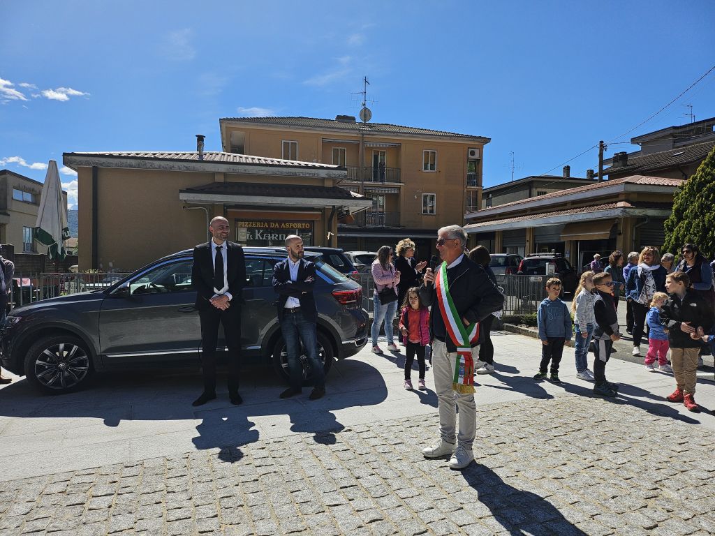 Suello inaugurazione della nuova piazza