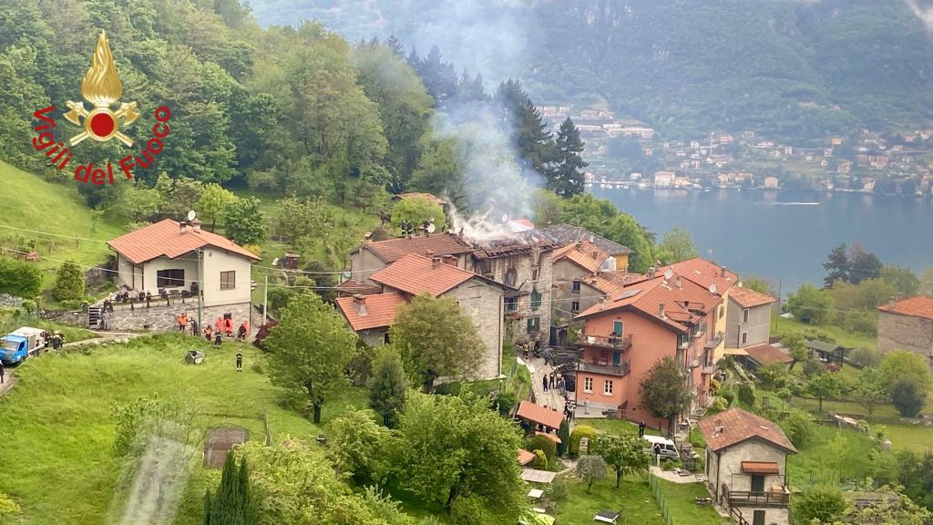 Incendio casa Faggeto Lario