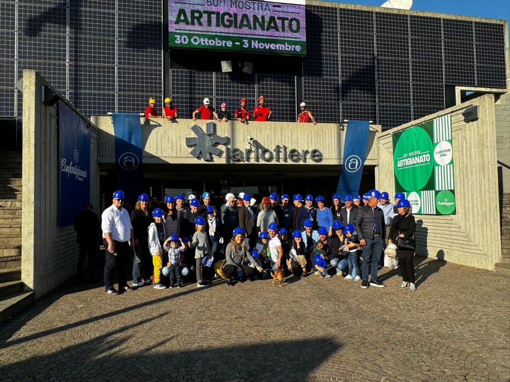 Flashmob confartigianato Lariofiere mostra artigianato 2024 (3)
