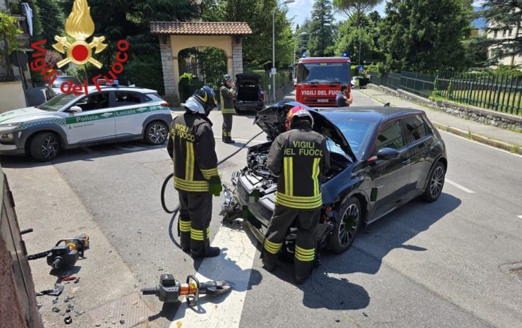 auto contro muro canzo