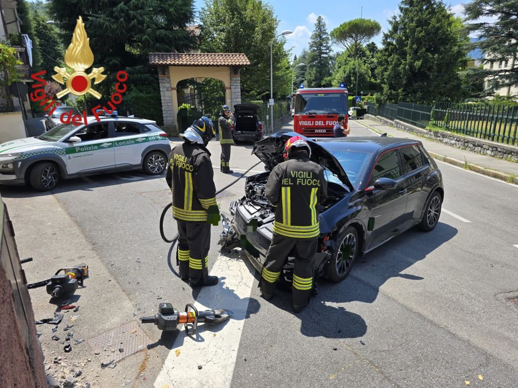 auto contro muro canzo