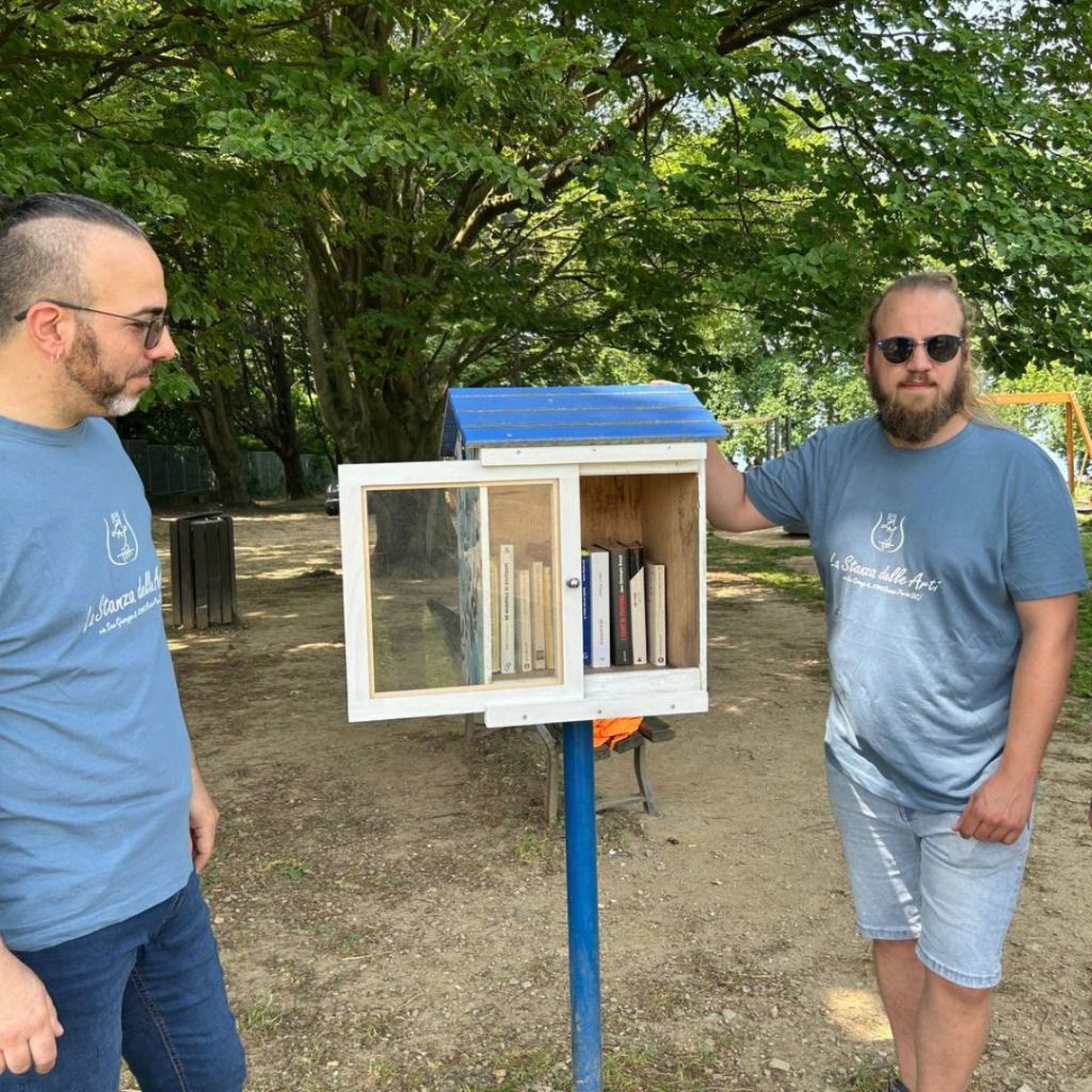 Casette dei libri sistemate e ripristinate 