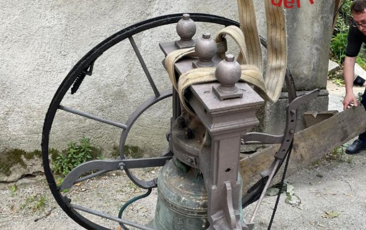 campana chiesa casiglio erba vigili fuoco 2025