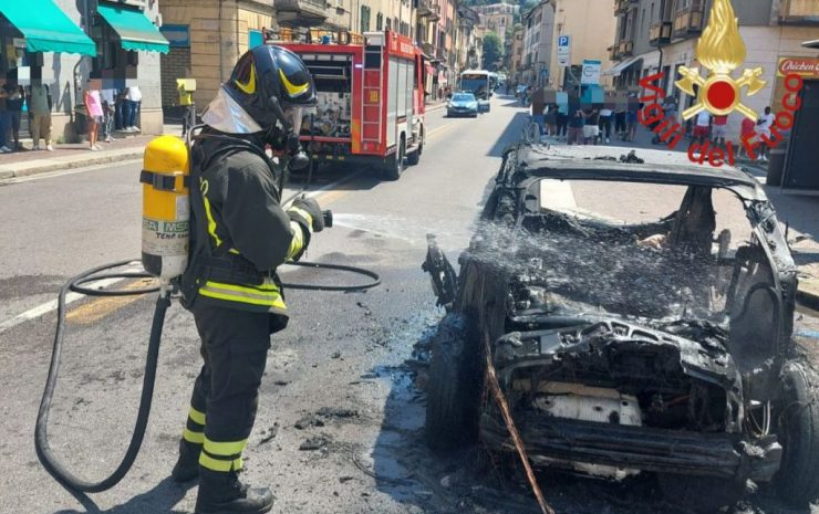 incendio auto como via milano
