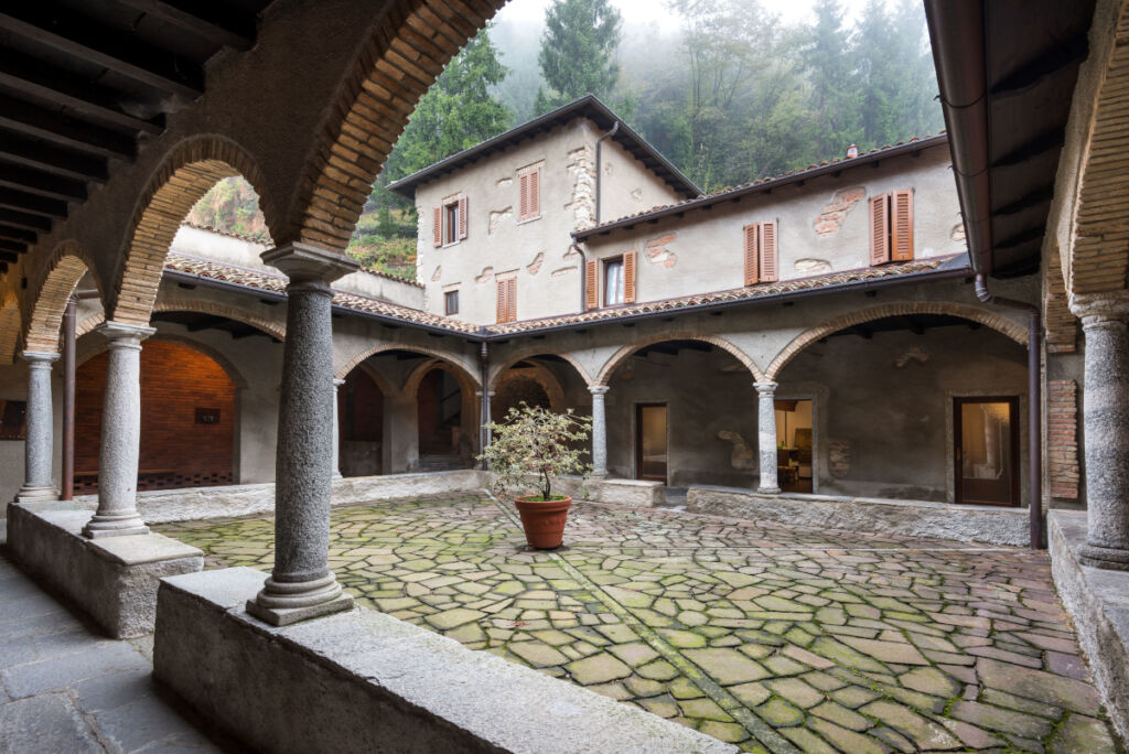 Chiostro dell'Eremo San Salvatore