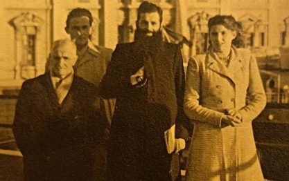 Padre Aristide Pirovano in partenza per Genova insieme alla mamma, allo zio e al nonno di Amalia Trabattoni
