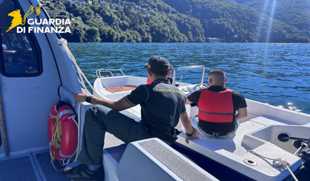 Guardia Finanza salvataggio natanti barca nesso 2025