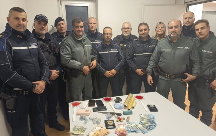 Gli agenti della Polizia Provinciale che hanno effettuato l'operazione