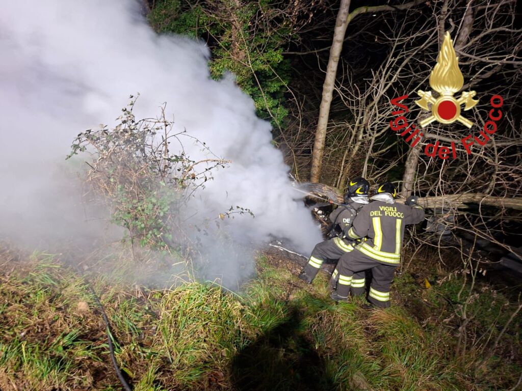 Erba auto fuori strada 