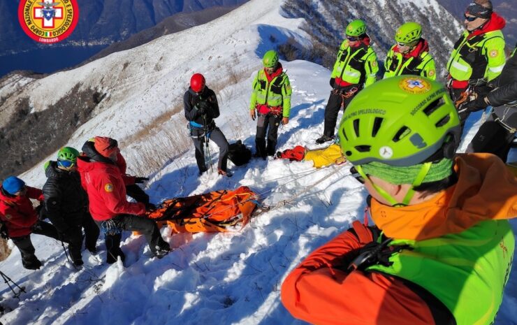 Una fase dell'esercitazione del Soccorso Alpino che si è svolta ieri sul Monte San Primo
